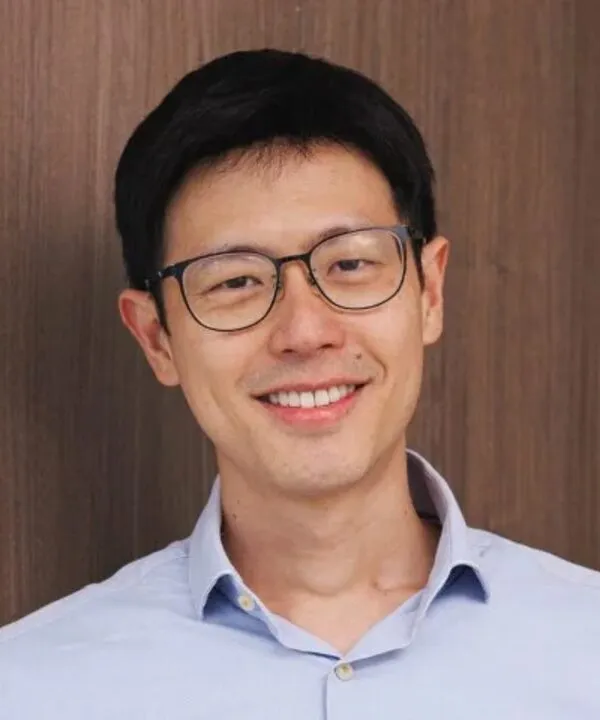Portrait of Dr Yeo Junjie